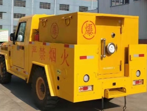 五指山凯龙爆破器材运输车：保障爆破任务的安全运行