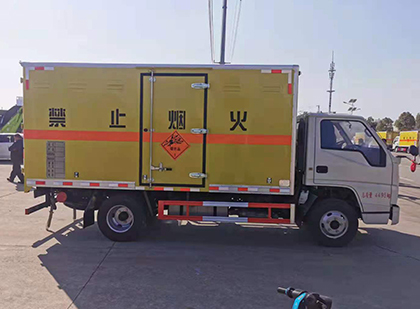 五指山爆破器材运输车工人安全操作规范与智能技术保障